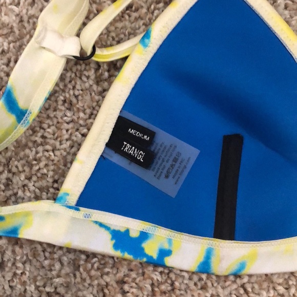 Triangl bathing suit - Picture 3 of 4